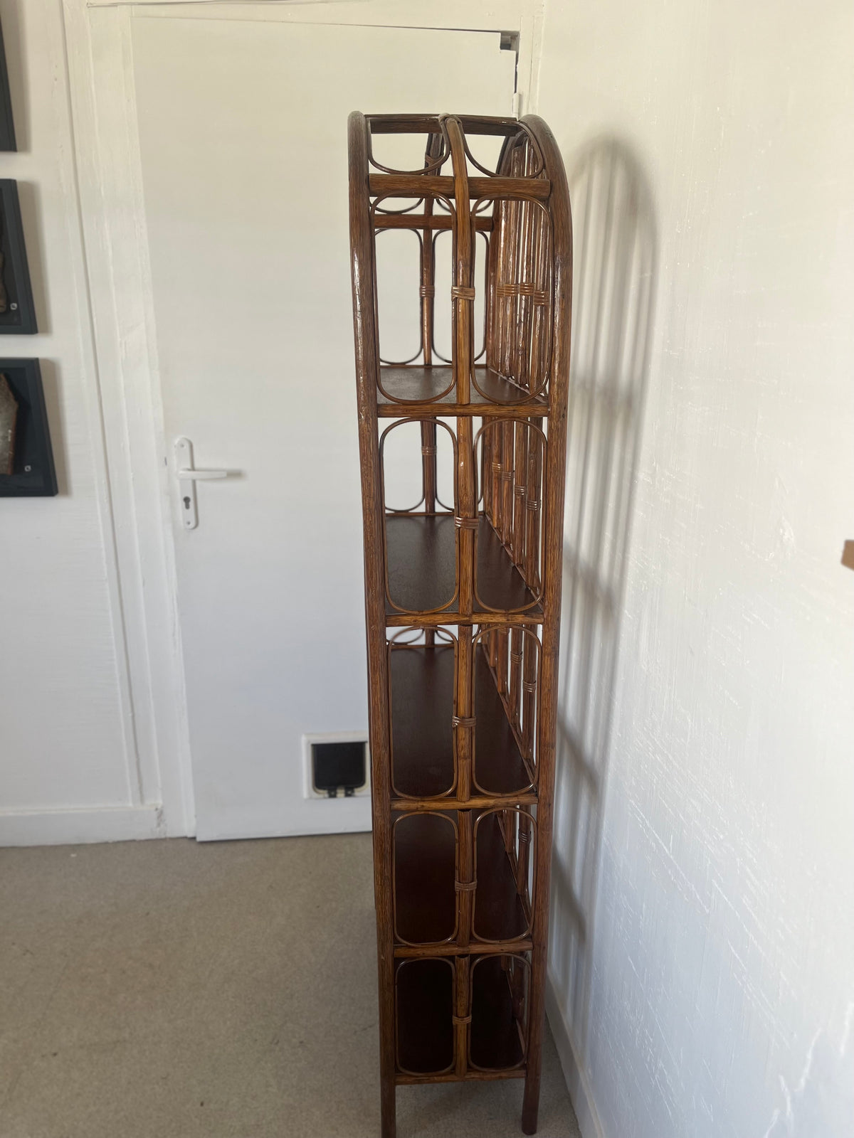 Etagère bibliothèque vintage en rotin