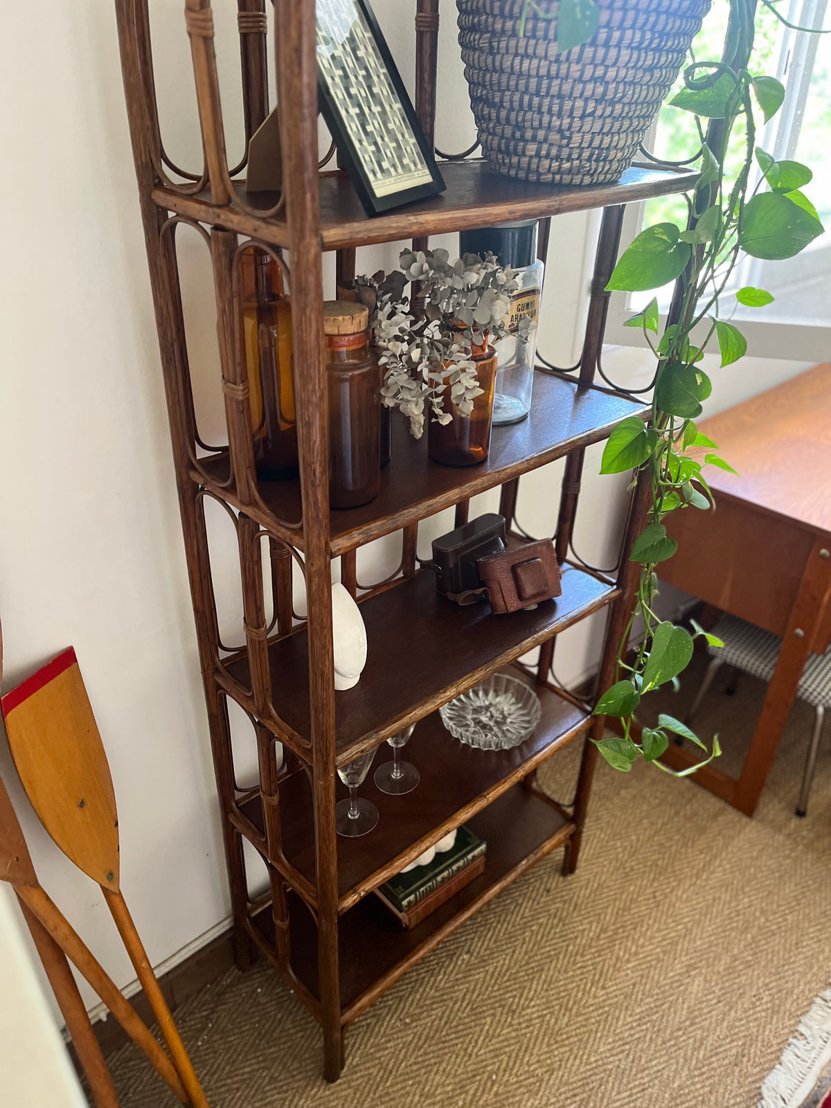 Etagère bibliothèque vintage en rotin