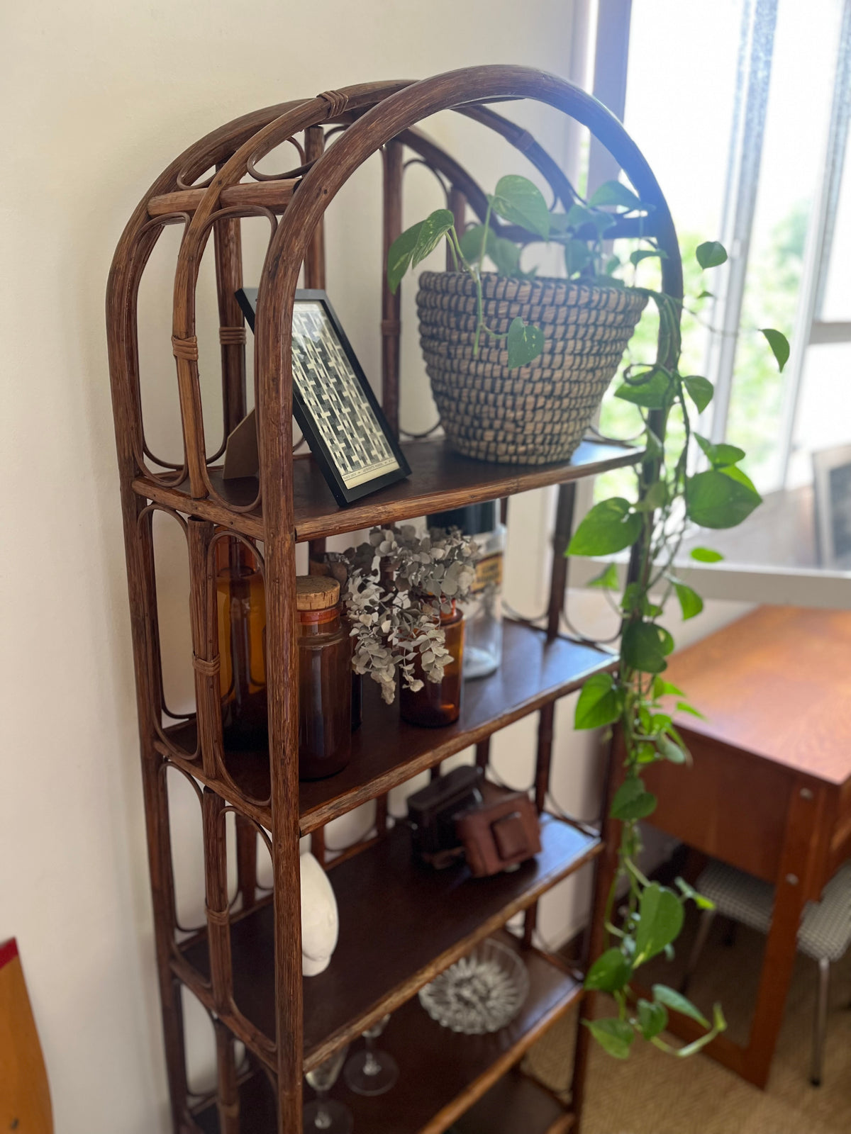 Etagère bibliothèque vintage en rotin