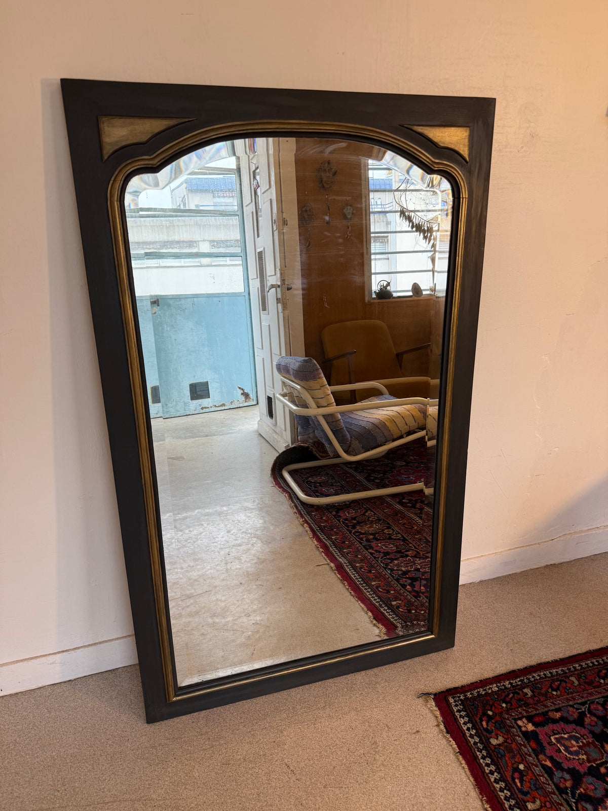 Miroir vintage glace biseautée en bois noir et doré