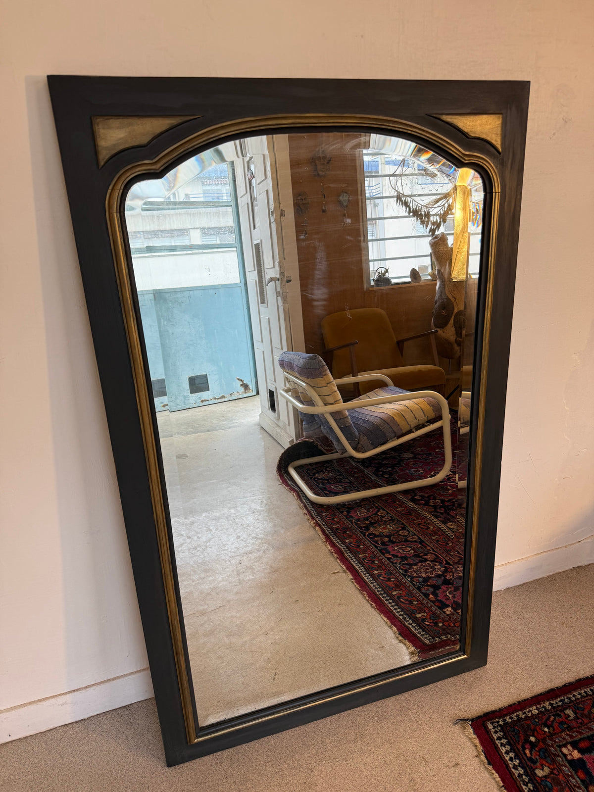Miroir vintage glace biseautée en bois noir et doré
