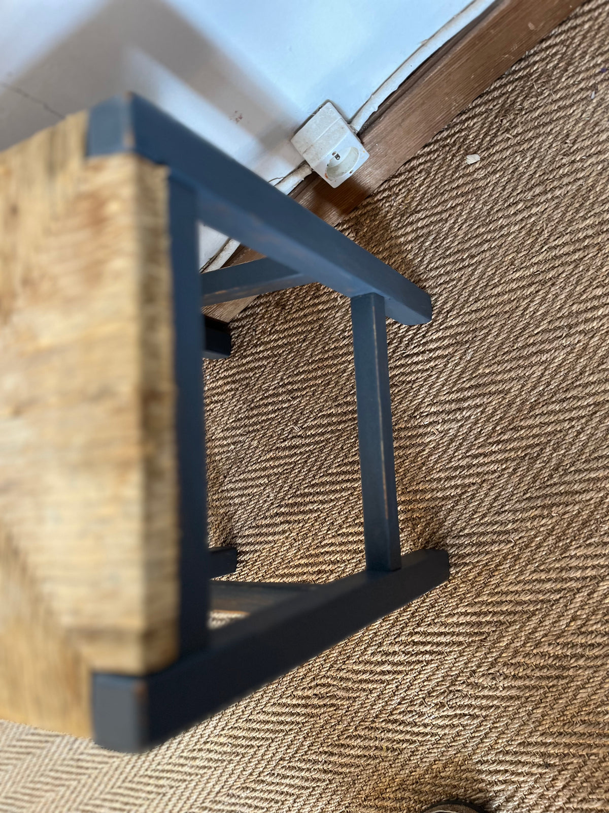 Tabouret bois et paille patiné gris