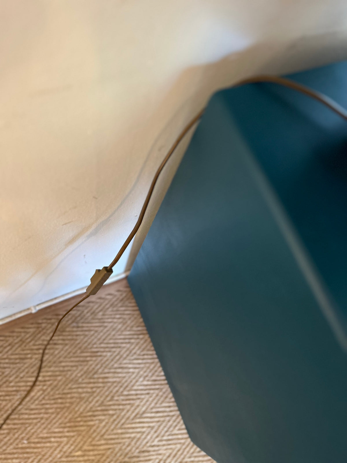 Lampe globe en peau peinte à la main